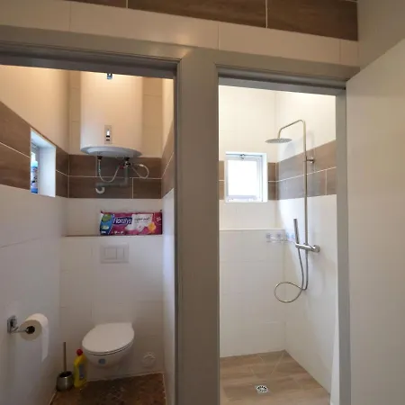 Nature Retreat By The Lakes Vakantiehuis