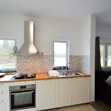 Nature Retreat By The Lakes Vakantiehuis *