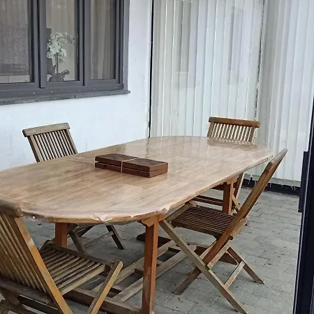 Nature Retreat By The Lakes